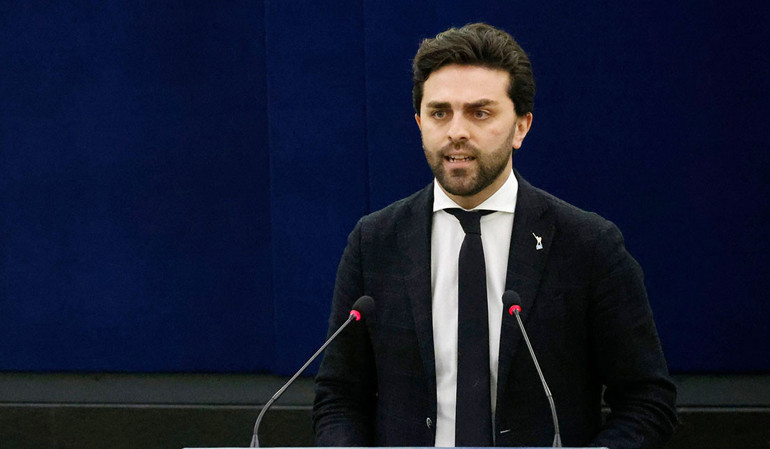 AfD’yi kapı dışarı ettiler