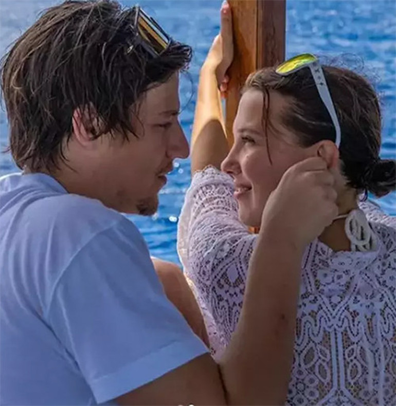 İlk aşkınla evlenmek zorunda değilsin diyenlere kulak asmadı... Ünlü oyuncu 20 yaşında gizlice gelin oldu