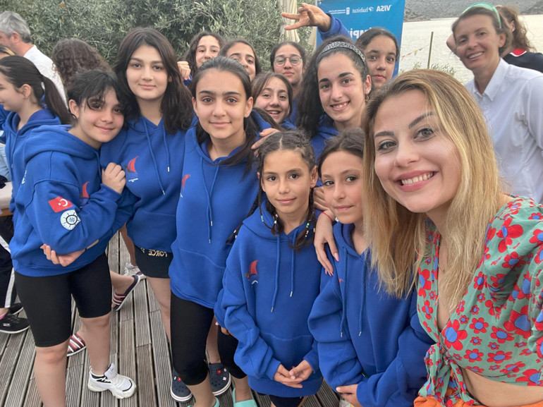 Deprem bölgesinin kızları, maviliklere yelken açtı