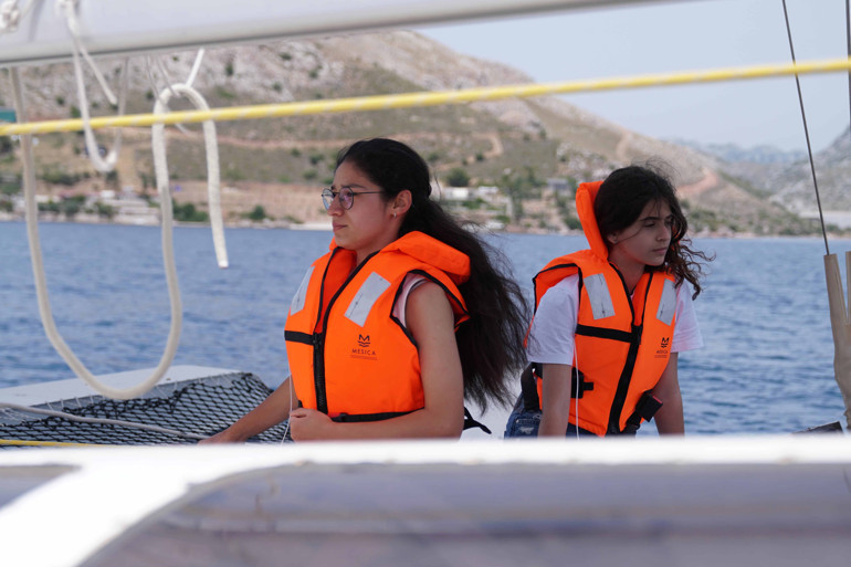 Deprem bölgesinin kızları, maviliklere yelken açtı