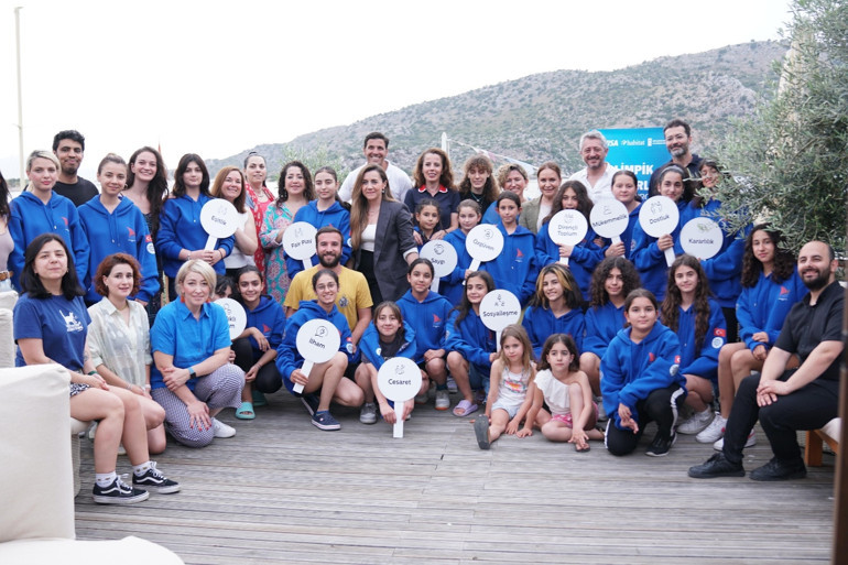 Deprem bölgesinin kızları, maviliklere yelken açtı