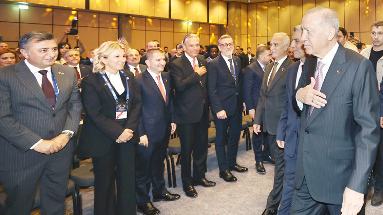 Erdoğan: Türkiye için çalışan herkesin yanındayız