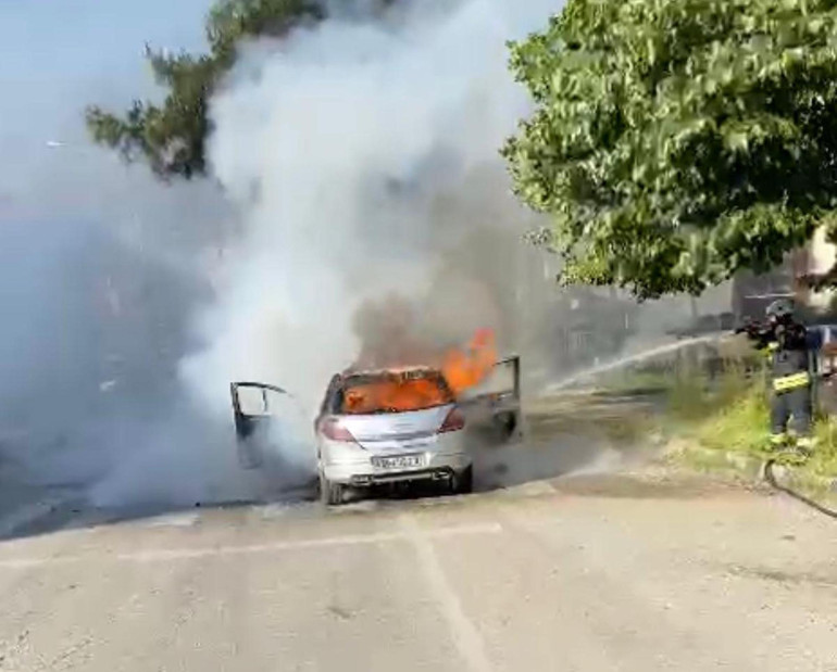 Seyir halindeyken yanan otomobil küle döndü