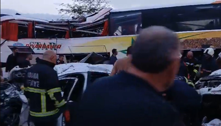 Son dakika... Mersinde feci kaza: 10 kişi hayatını kaybetti, 39 yaralı