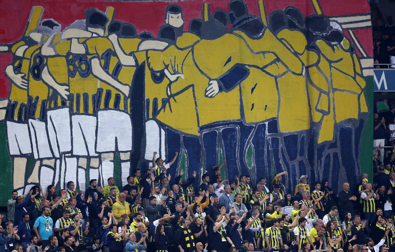 Fenerbahçede takıma destek, Mehmet Büyükekşiye öfke