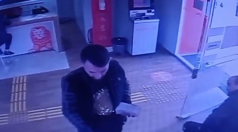 Sahte profil açarak dolandıran 9 kişi tutuklandı Numaranızı rehberime kaydetmişim mesajıyla tuzağa düşürmüşler