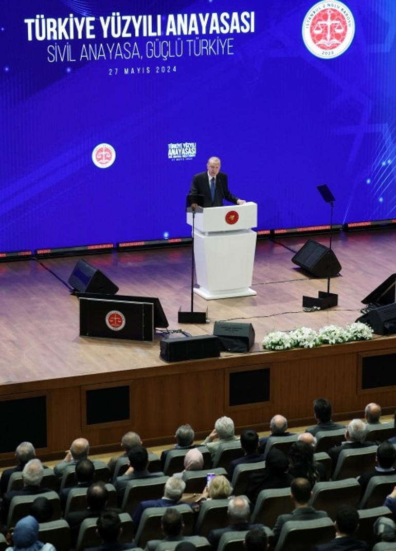 Cumhurbaşkanı Erdoğan: Mevcut anayasa ile devam edemeyiz