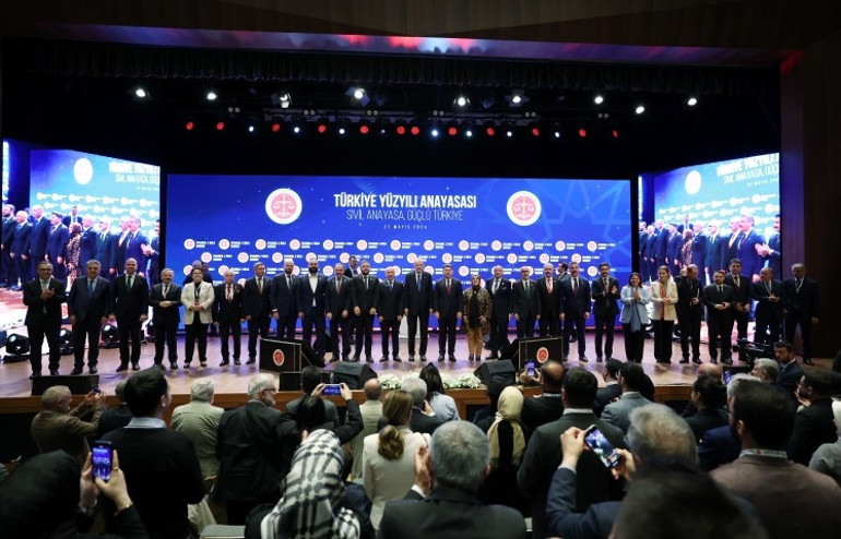 Cumhurbaşkanı Erdoğan: Mevcut anayasa ile devam edemeyiz