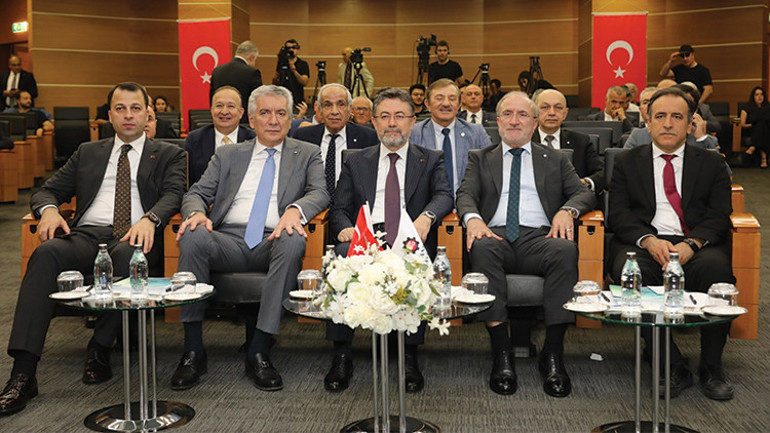Bakan Yumaklı: Çiftçilerimize tarımsal kredilerde yüzde 15 ilave faiz indirimi sağlıyoruz