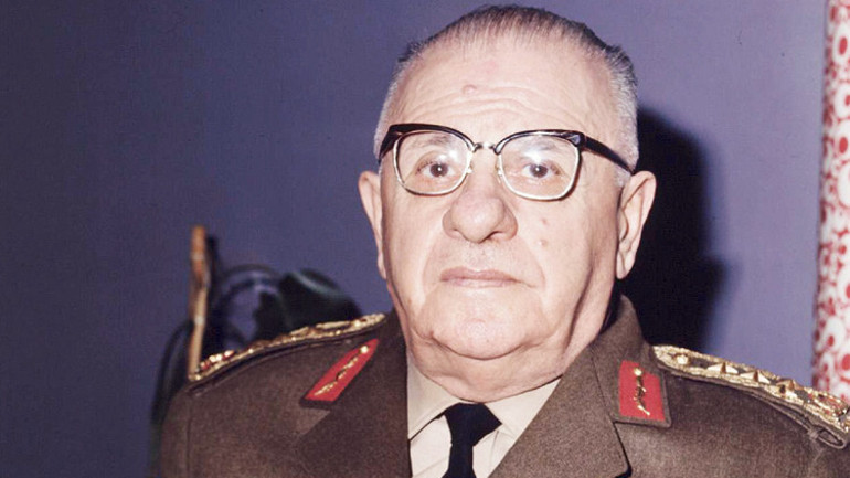 27 MAYISIN SANCILI SAYFALARI 4: Başkansanız horoz gibi tavuklarınızı kanatlarınız altında tutun