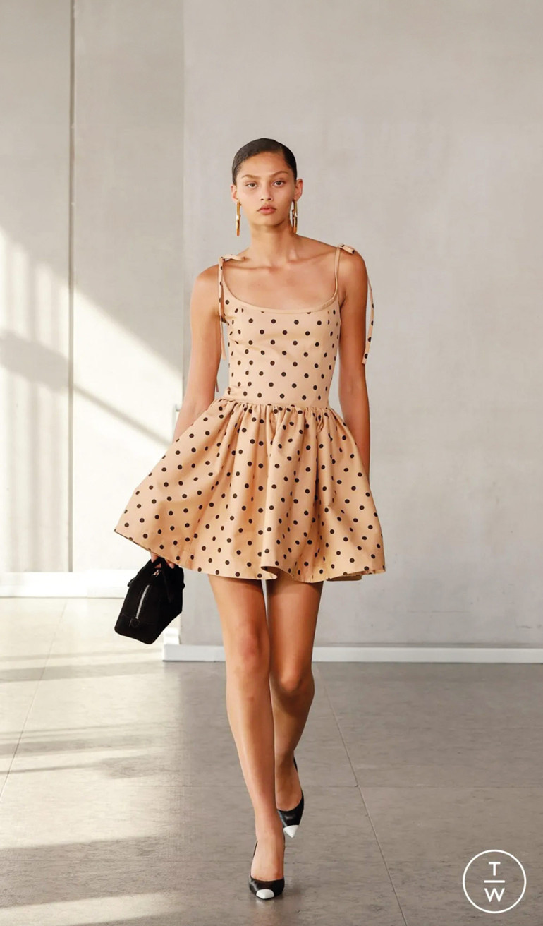 Kırmızı, beyaz; transparan ya da babydoll elbise... Tek parça yeter