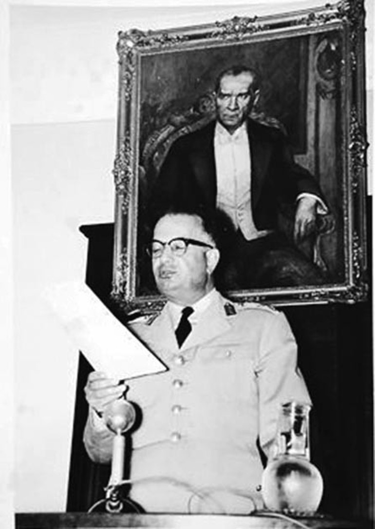 27 MAYIS’IN SANCILI SAYFALARI 6: 21 Ekim darbecileri okuma yazma bilmeyenlerin oy hakkını kaldırmayı planlıyordu