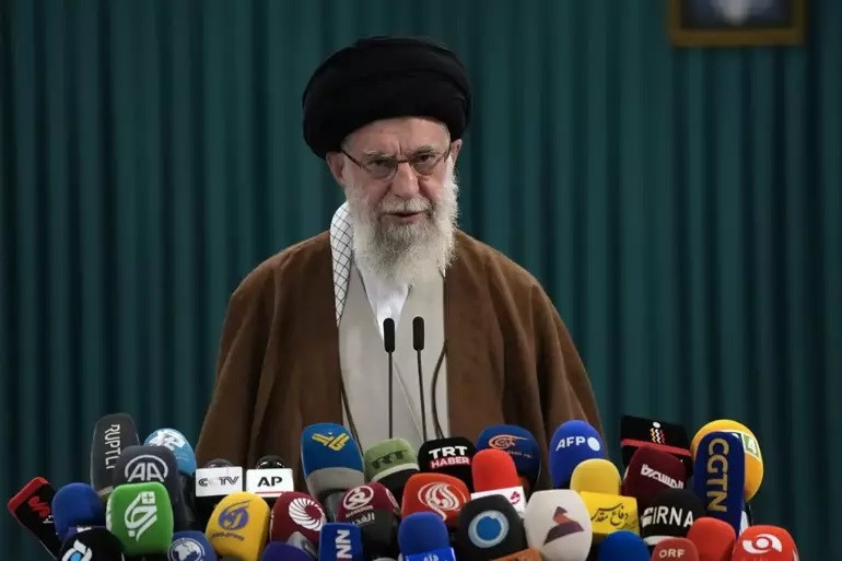 İran’da Reisi sonrası kritik dönemeç… İki kez reddedilmişti... Eski Cumhurbaşkanı Ahmedinejad adaylığını açıkladı: Halk beni istiyor