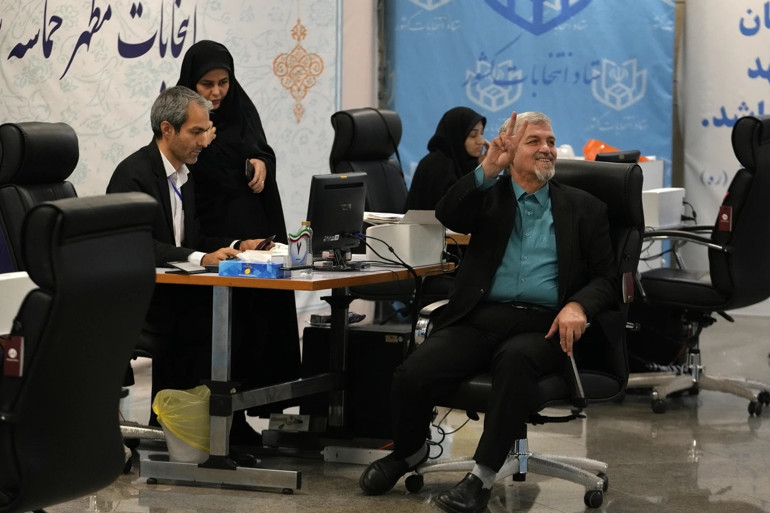 İran’da Reisi sonrası kritik dönemeç… İki kez reddedilmişti... Eski Cumhurbaşkanı Ahmedinejad adaylığını açıkladı: Halk beni istiyor