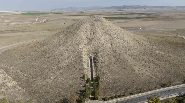 Belediyelerle olmuyorsa valiliklerle mi denesek