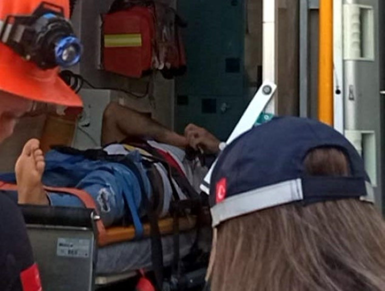 Yasak aşkı komşular haber verdi Eve gelen adam cinnet geçirdi, yakaladığı şahıs iç çamaşırıyla balkondan atladı