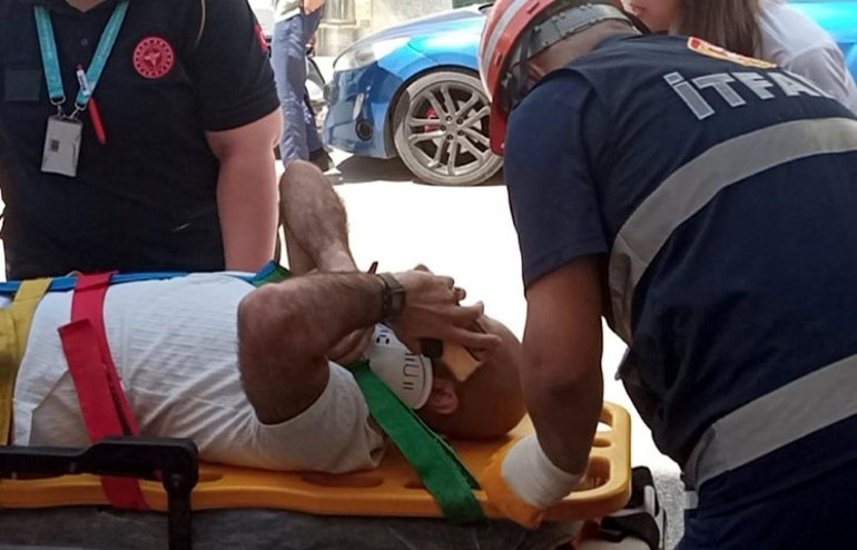 Yasak aşkı komşular haber verdi Eve gelen adam cinnet geçirdi, yakaladığı şahıs iç çamaşırıyla balkondan atladı