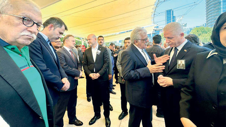 Özer Uçuran Çiller uğurlandı: Siyaseti buluşturan tören