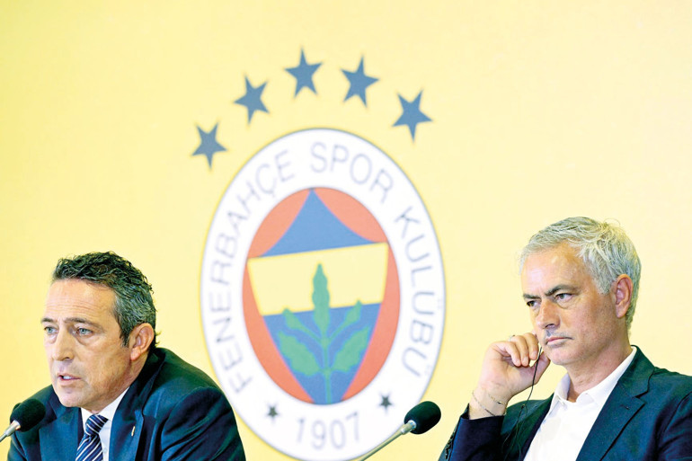 Üstünde tepinilen Ruanda palavraları