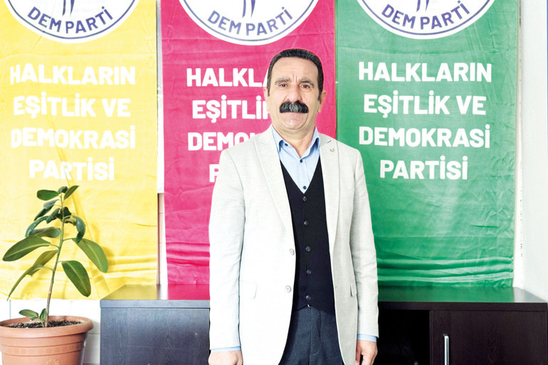 Üstünde tepinilen Ruanda palavraları