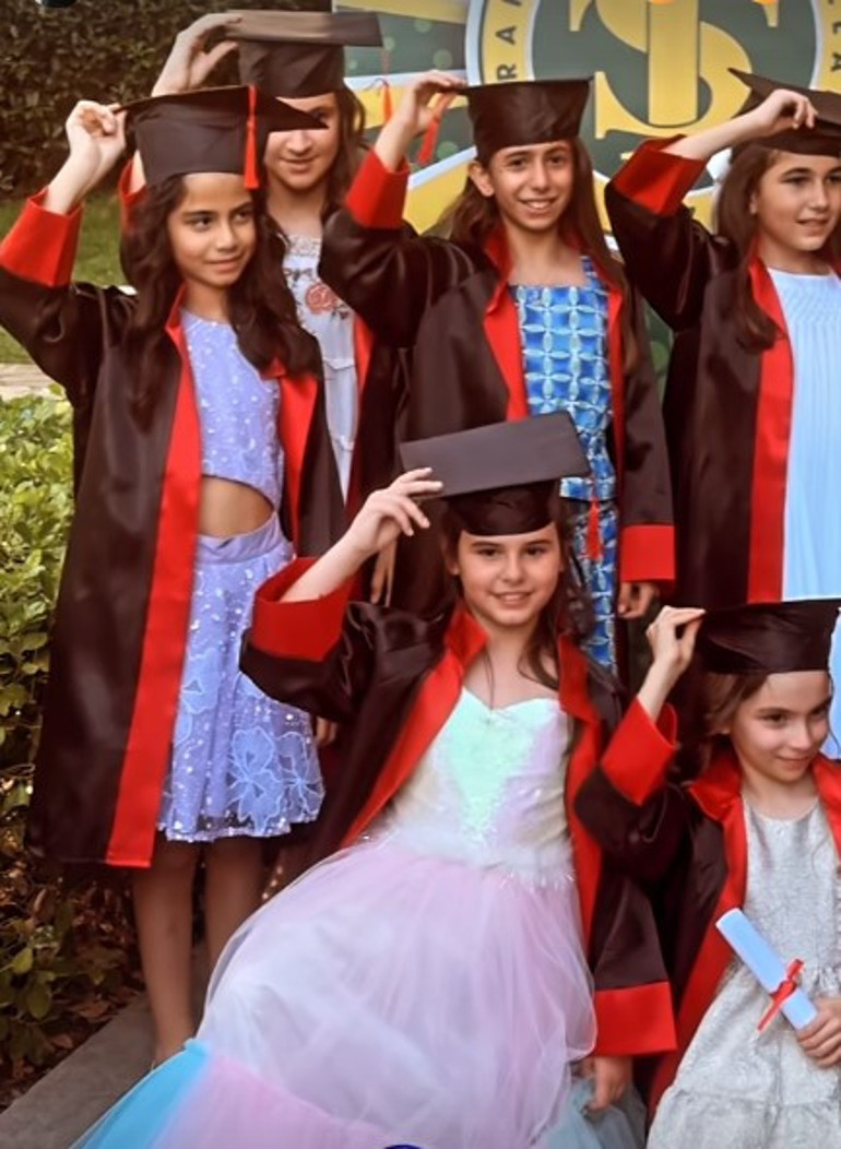 Usta oyuncunun büyük gururu Kızım onur belgesiyle mezun oldu