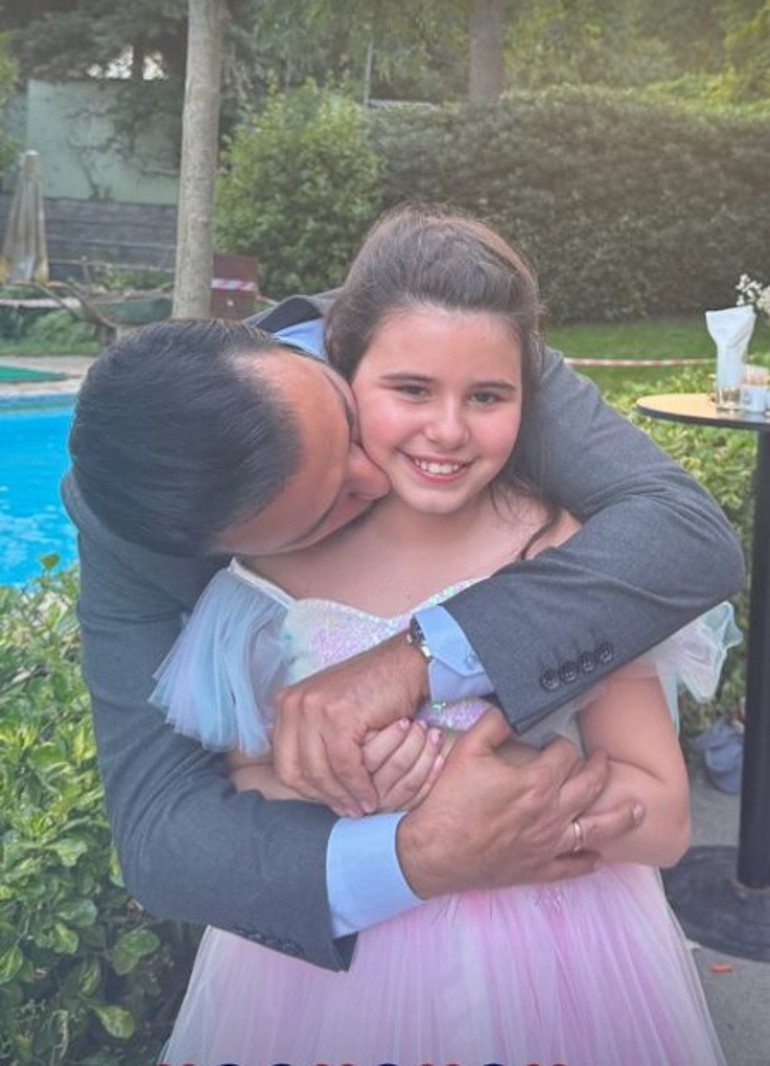 Usta oyuncunun büyük gururu Kızım onur belgesiyle mezun oldu