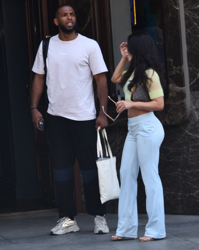 Ryan Babel sevgilisiyle Boğaz’da kahvaltıda