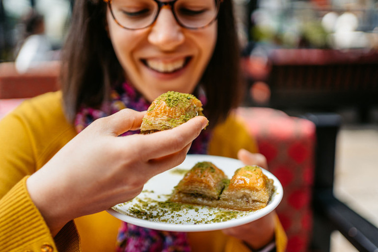 10 yıl boyunca dünyayı dolaşıp uzun yaşamanın sırlarını araştırdı: Kendi Mavi Bölgenizi yaratın 100 yaşına kadar yaşayanların hep yaptığı 6 şey
