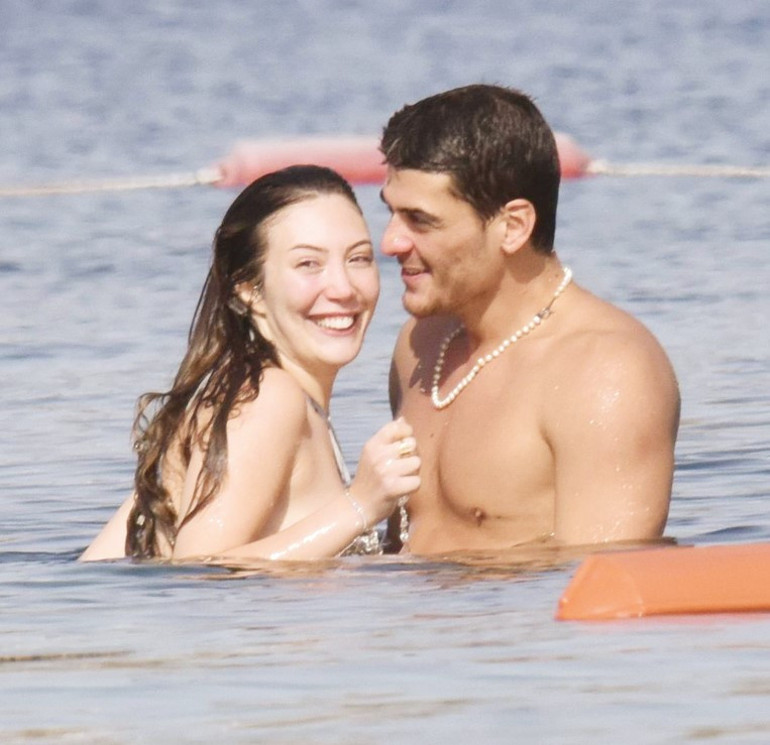 Yasmin Erbil ile Yiğit Poyrazın deniz keyfi