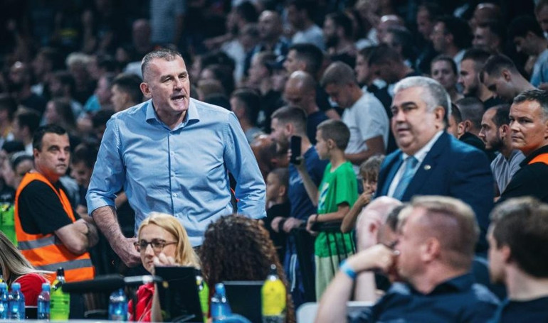 Partizan - Kızılyıldız maçında sıradışı olay Maç durdu, erteleme anonsu yapıldı, Obradovicin takımı sahaya çıkmadı ve şampiyonluk gitti