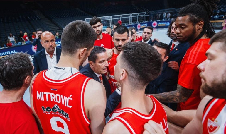Partizan - Kızılyıldız maçında sıradışı olay Maç durdu, erteleme anonsu yapıldı, Obradovicin takımı sahaya çıkmadı ve şampiyonluk gitti