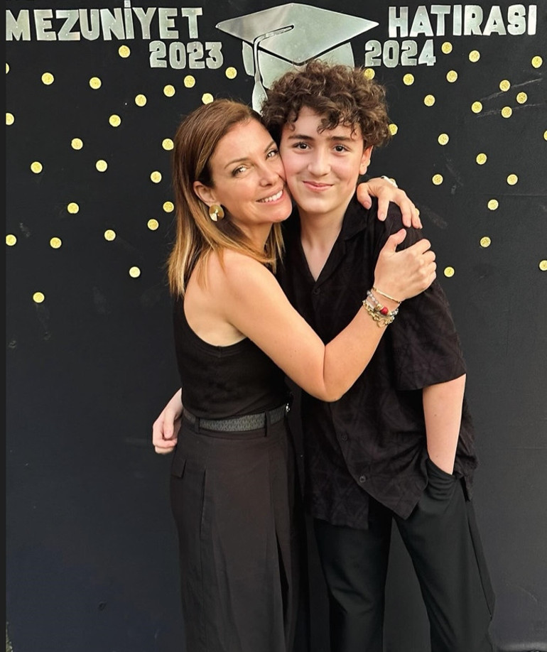 Usta oyuncunun büyük gururu Kızım onur belgesiyle mezun oldu