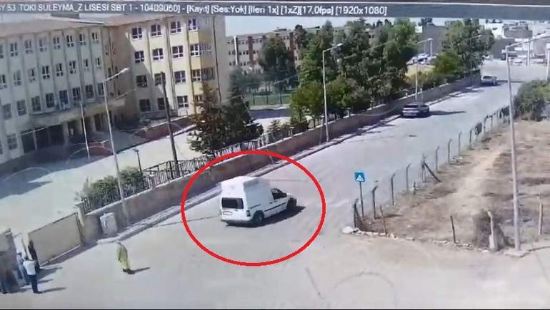 Bu sınavda da manzara değişmedi... Kimini polis kimini zabıta yetiştirdi; kimliğini unutan öğrenci gözyaşlarına boğuldu