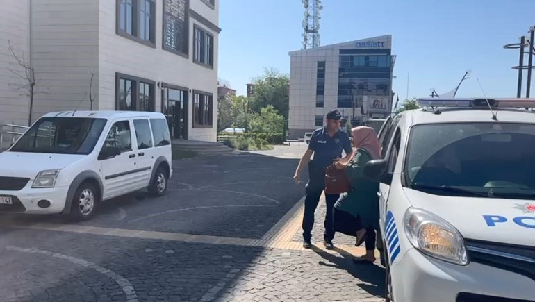 Bu sınavda da manzara değişmedi... Kimini polis kimini zabıta yetiştirdi; kimliğini unutan öğrenci gözyaşlarına boğuldu