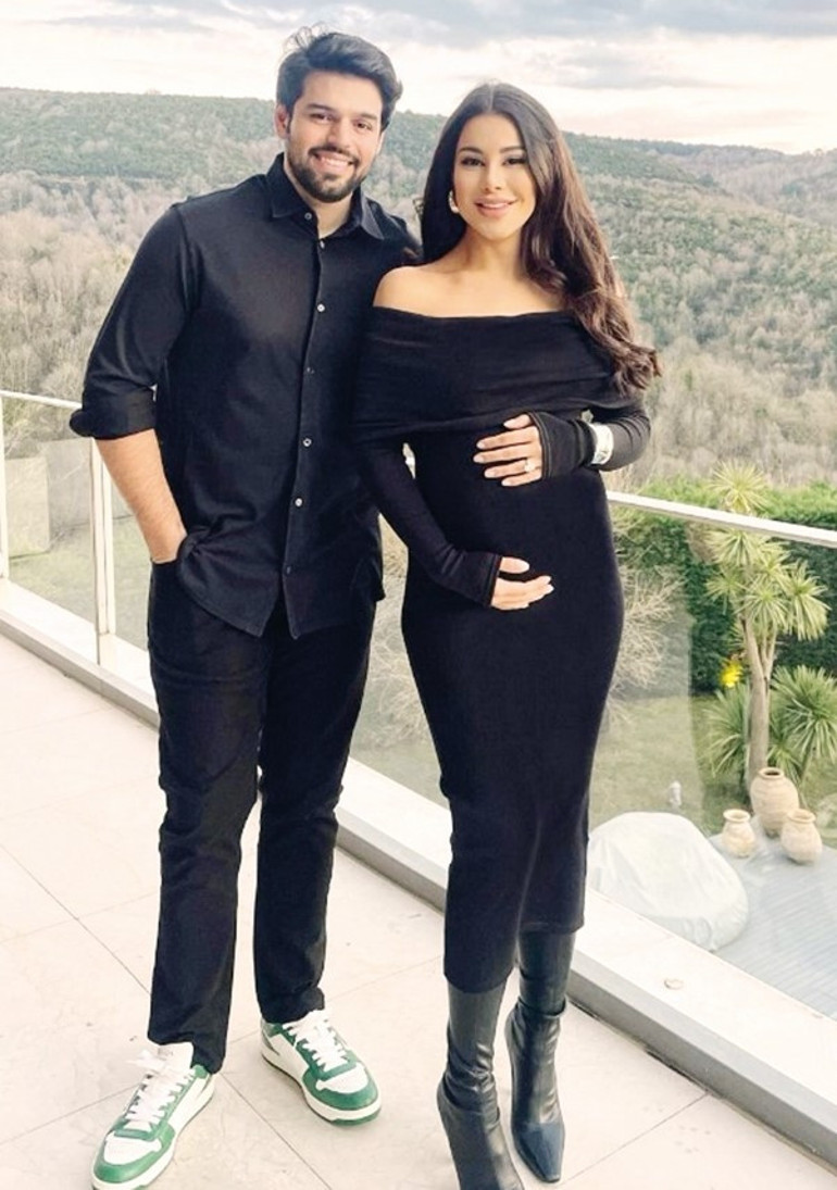 Torunu için mevlit düzenliyor