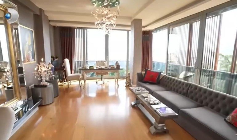 Evinden çok burayı kullanıyor... Ünlü modacının dubleks atölyesi