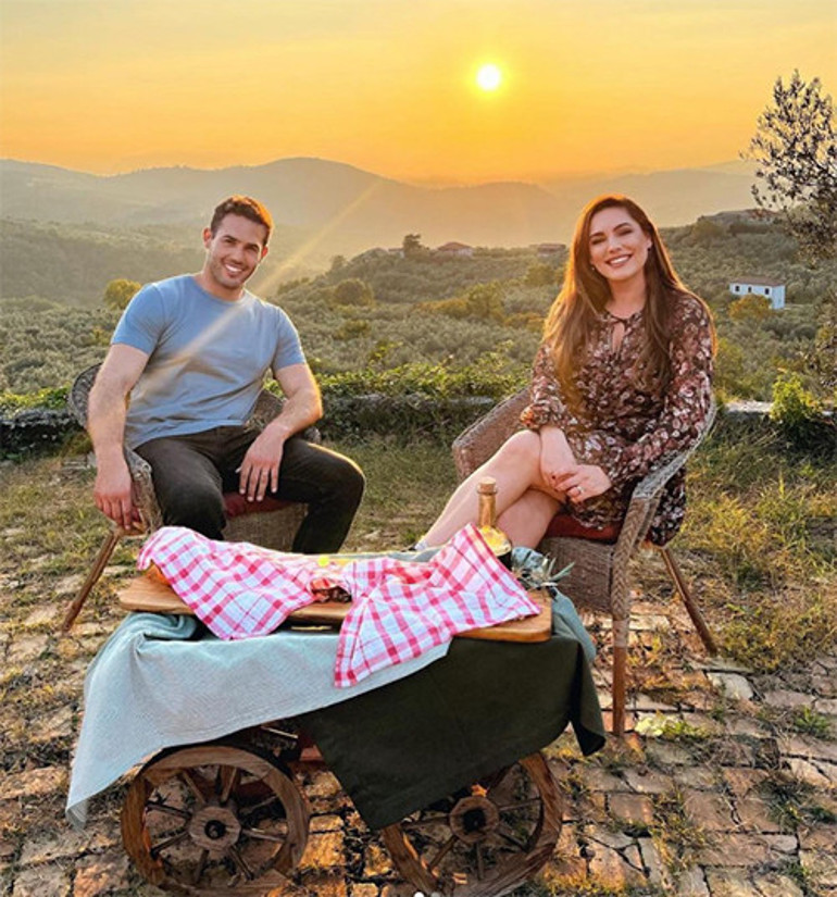 Biz daha evlenmeden bir aile olduk... Bütün aşk acılarını onunla unuttu