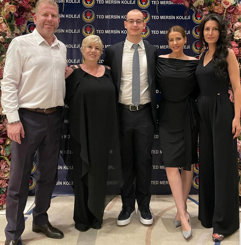 Usta oyuncunun büyük gururu Kızım onur belgesiyle mezun oldu