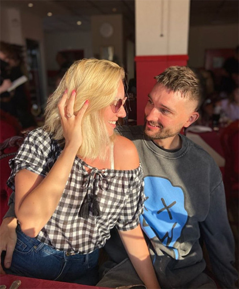 Karı- koca kavgası yapacak vakitleri bile olmadı... Genç yaşta ölen ünlü müzisyenin eşi hala ağlıyor... Kaderimiz böyleymiş.... Bilemedik