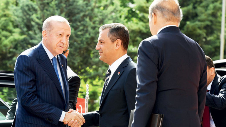 Cumhurbaşkanı Erdoğandan 18 yıl sonra CHPye ziyaret: 12. katta 1.5 saat sıcak görüşme