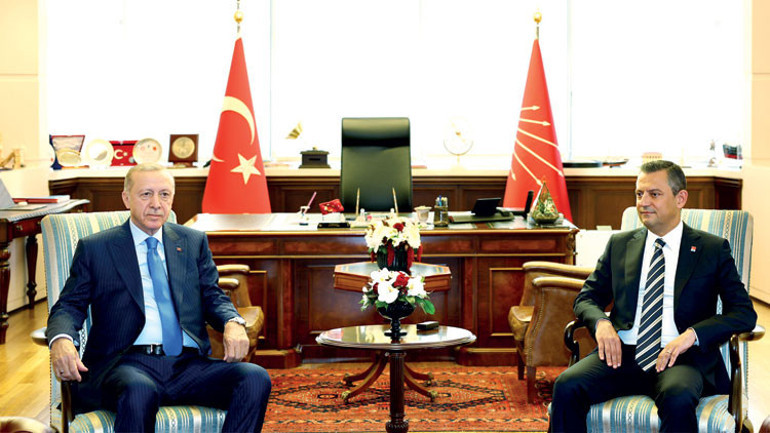 Cumhurbaşkanı Erdoğandan 18 yıl sonra CHPye ziyaret: 12. katta 1.5 saat sıcak görüşme