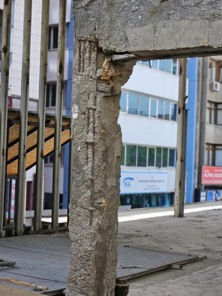 Zafer Kütüphanesi için kolon uyarısı