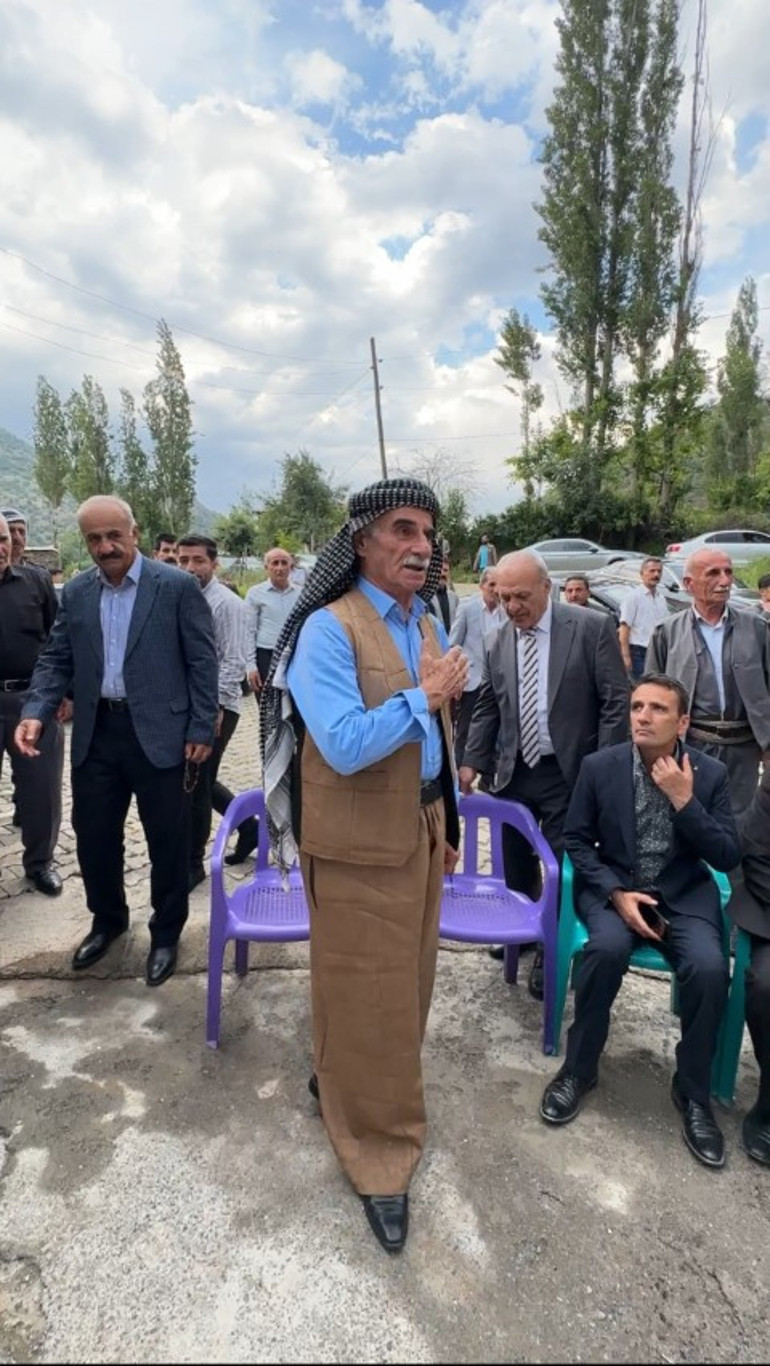 Aşiret düğününde saymakla bitmeyen takı: Kilolarca altın, milyonlarca lira para