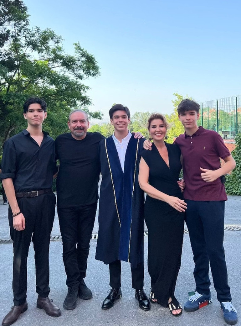 Usta oyuncunun büyük gururu Kızım onur belgesiyle mezun oldu