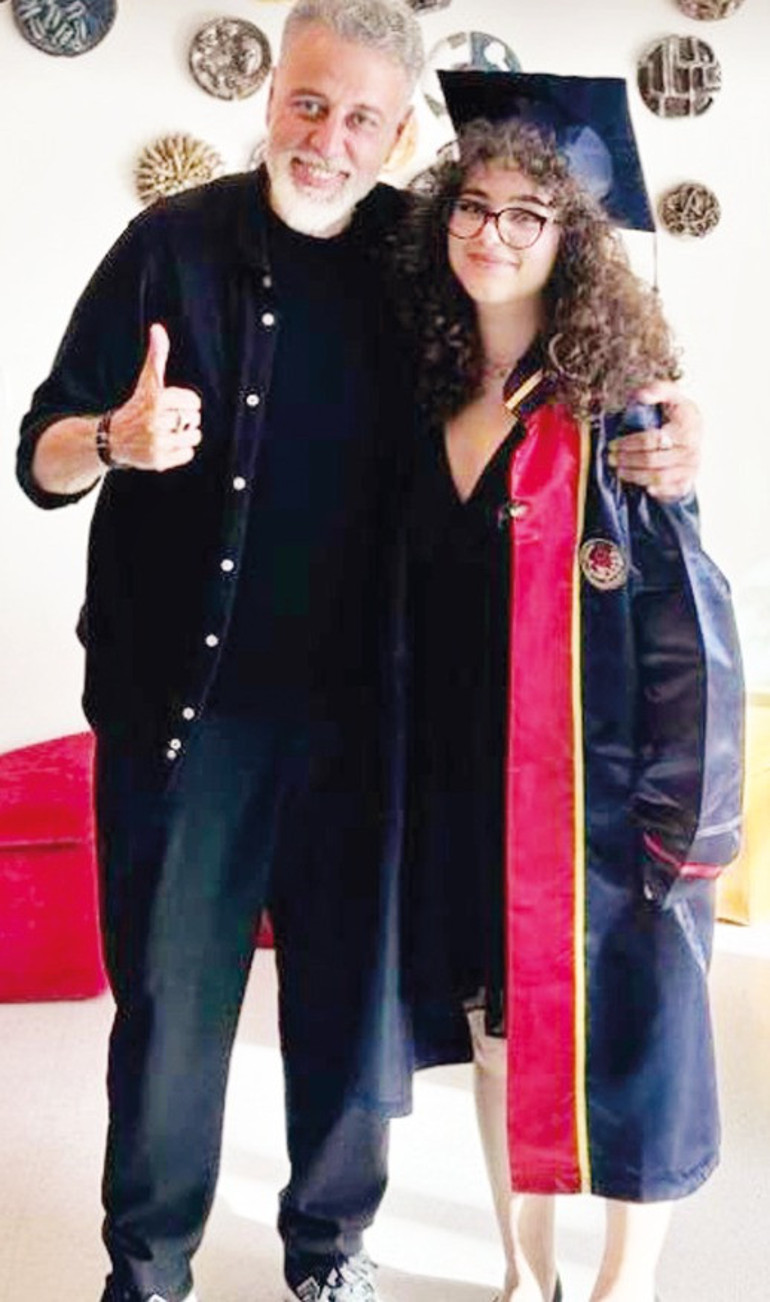 Usta oyuncunun büyük gururu Kızım onur belgesiyle mezun oldu