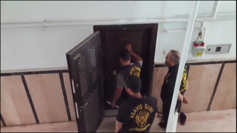 Masaj salonu adı altında fuhuş Polis baskınıyla yakalandılar: 8 kişi tutuklandı