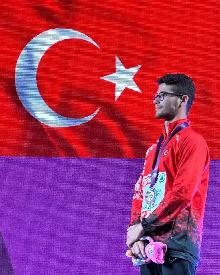 Türk atletizm tarihimizde ilki başaran Ersu Şaşmanın 5.82lik atlayışının sırrı