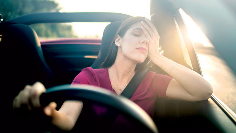 Bayramda yola çıkacaklar dikkat... Telefon ve sıcak yol güvenliğini riske ediyor