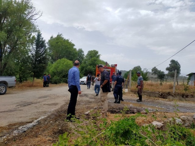 Aydında yangına müdahale eden uçak Bafa Gölüne sert iniş yaptı