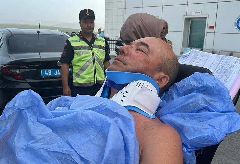 Aydında yangına müdahale eden uçak Bafa Gölüne sert iniş yaptı